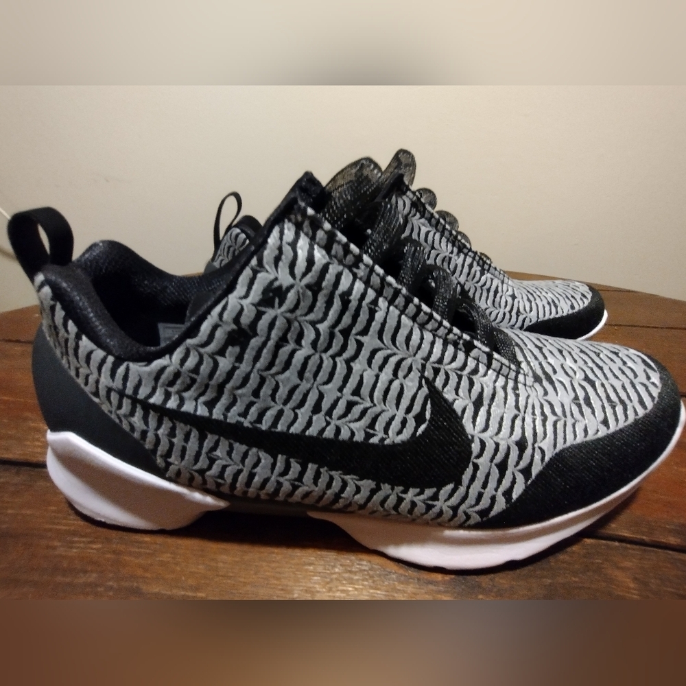 Men's Nike Earl Black and White Patterned Sneakers Size 14